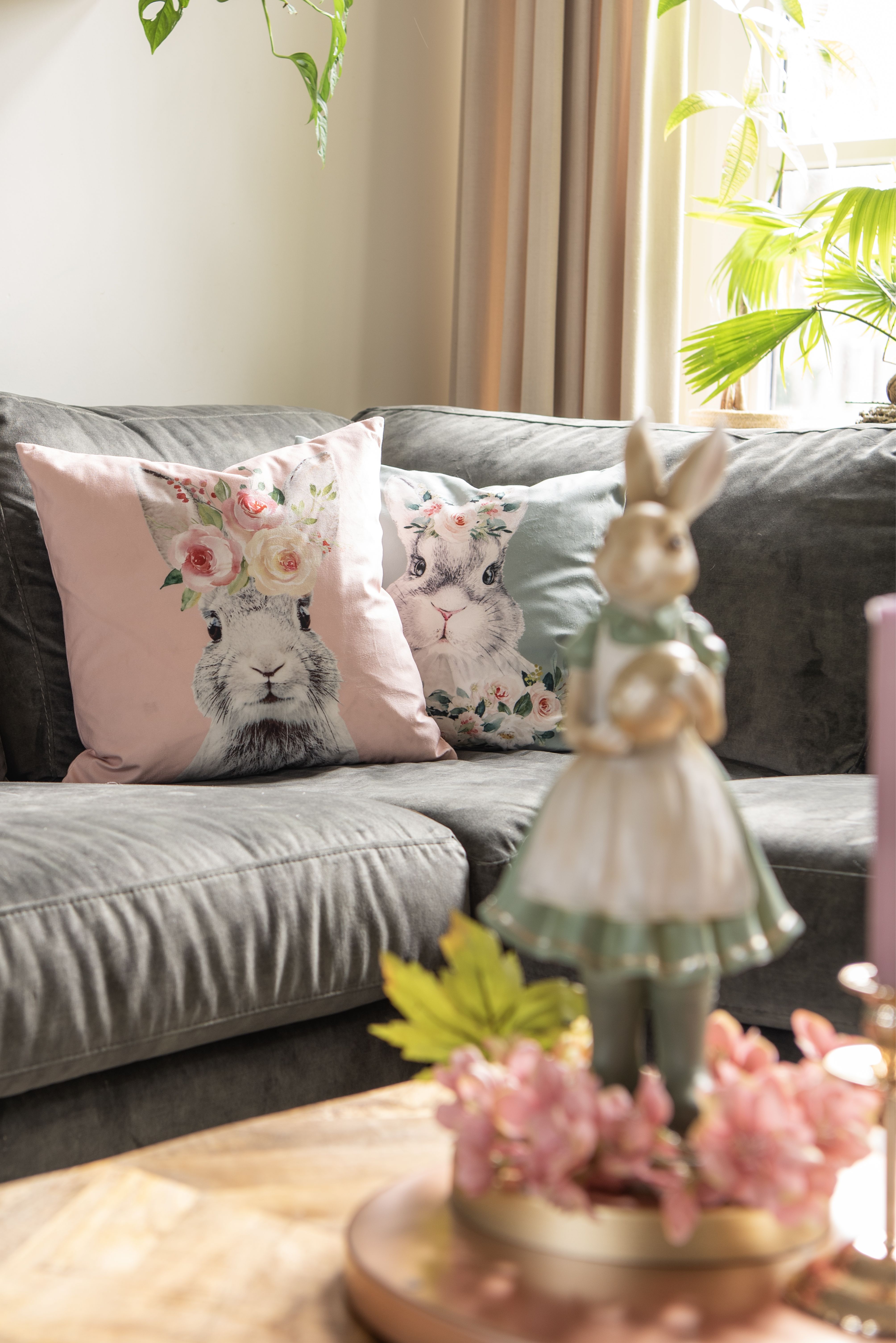 картинка Наволочка декоративная "Розовый кролик" 45x45см