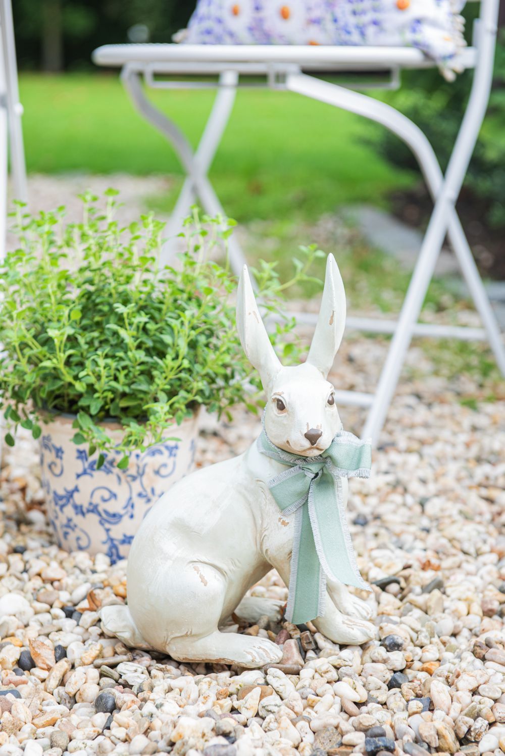 картинка Декор "Кролик с СЕРЫМ текстильным бантом" 20x11x28 см